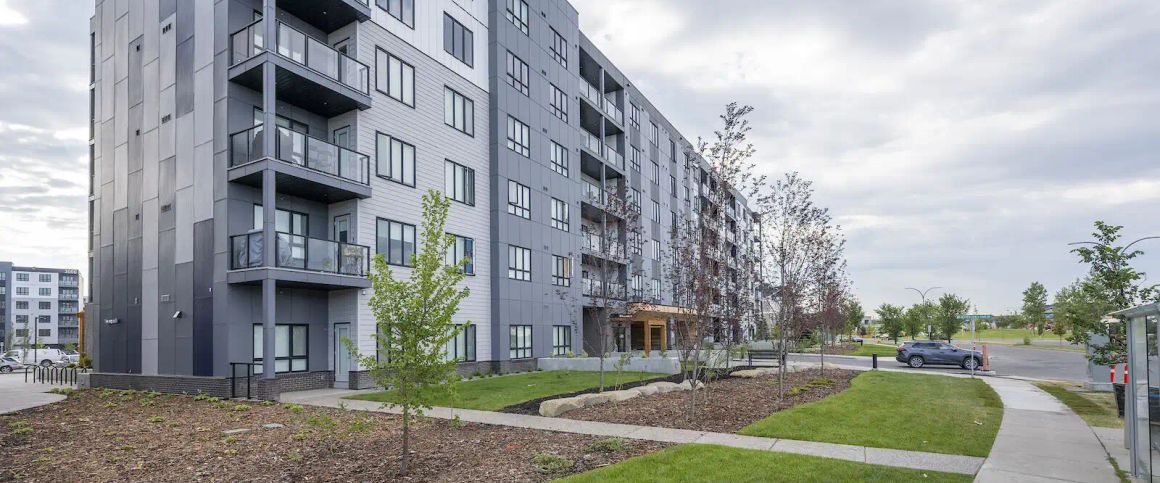 Elegant 1 bedroom Condo w/ 2 parking stalls — 1 Bedroom Condo Unit - Photo 1