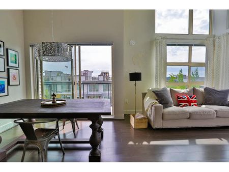 3 Br Top Floor Corner Unit For Rent In Surrey: Pet Friendly / Undgr. Parking - Photo 2