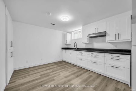 26 Bendale Boulevard #(Lower) - Photo 2