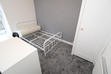 House - Terraced For Rent Laura Street, Pontypridd - Photo 5