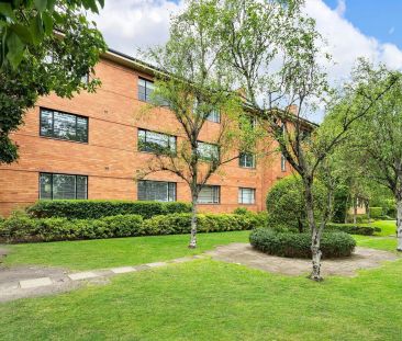 North Facing, Spacious Art Deco – Ground Floor - Photo 4
