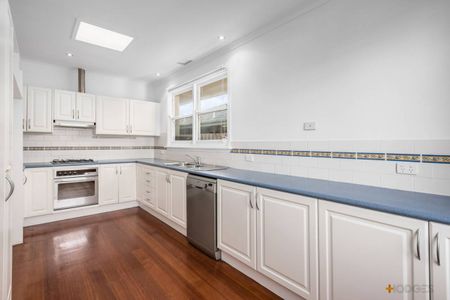 GREAT FAMILY HOME | PERFECT LOCATION | LARGE REAR GARDEN - Photo 3