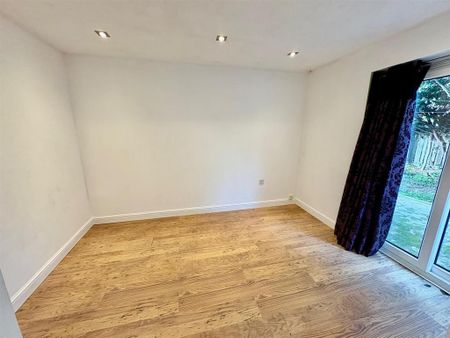 4 bedroom detached house to rent - Photo 5