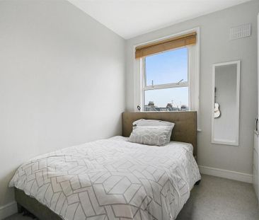 3 bedroom flat to rent - Photo 5