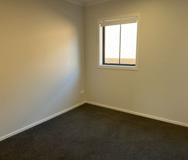 Cozy Two Bedroom Townhouse - Photo 4