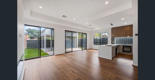 The Perfect Family Home Between The City And The Sea. - Photo 1