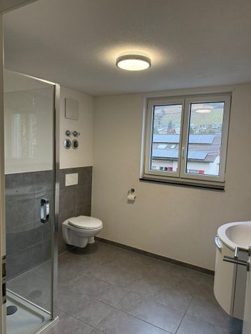 Wohnen am Bach - in einer tollen, modernen 3.5- Zimmer-Dachwohnung - Photo 3