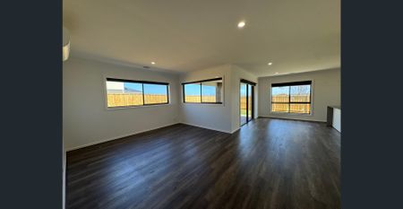 Stunning Designer Home in Deanside’s Sought-After Kingsford Estate! - Photo 3