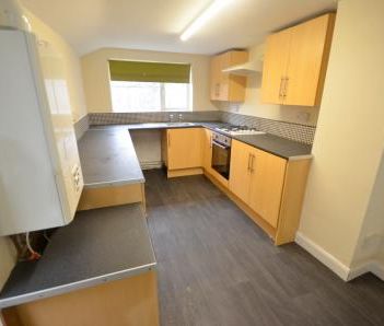3 bedroom Terraced House To Let - Photo 3