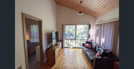 LOCATION LOCATION! - Photo 2