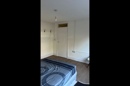 Room in a Shared Flat, Ravensbourne Road, SE6 - Photo 2