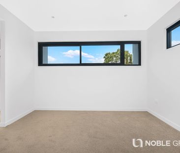 Brand New Townhouse with 3 bedrooms with 3 baths - Photo 2