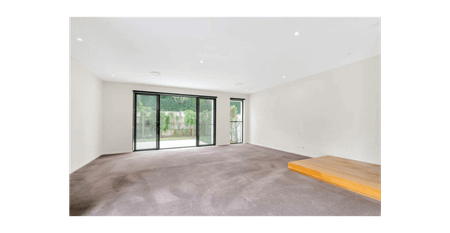 Modern Luxury & Exceptional Comfort – A Truly Stunning Home in the Heart of Benowa - Photo 2