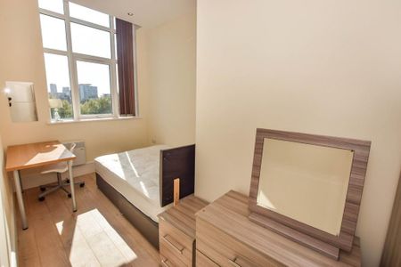 3 bedroom flat to rent - Photo 5