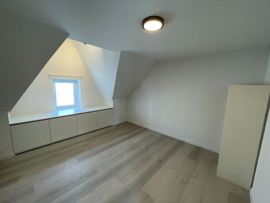Exclusief één slaapkamer DAK-APPARTEMENT met ruim terras en openlucht autostandplaats - Photo 1