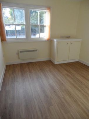 1 bedroom ground floor flat to rent - Photo 1