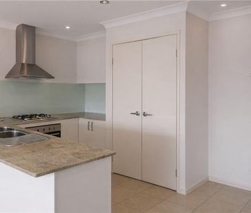 Quiet 3 Bedroom Duplex - Photo 3