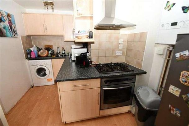 Bedroom D Floor In Aldershot, GU11 - Photo 1