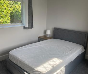 1 bedroom in a house share to rent - Photo 2