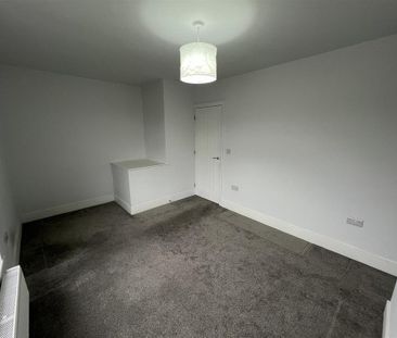 2 bedroom semi-detached house to rent - Photo 6