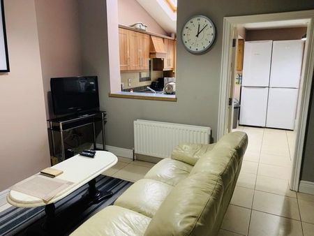 Duncairn Gardens, Room 1, R2 & R5. All Utiliity Bills Included, Belfast, BT15 2GN - Photo 2