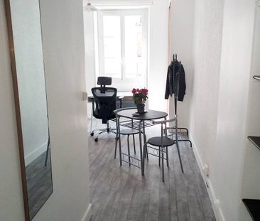 Logement à Paris, Location meublée - Photo 5