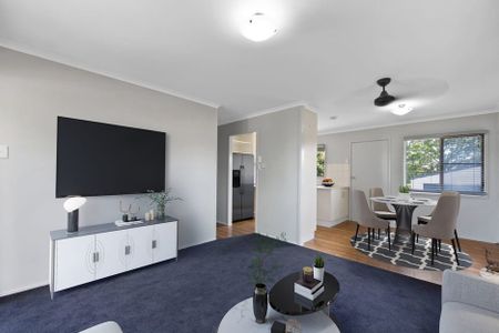 Family home with large shed! - Photo 5