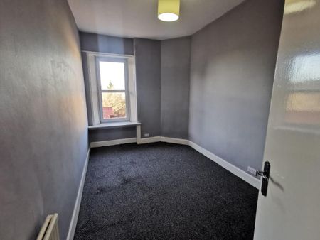 3 bedroom flat to rent - Photo 4