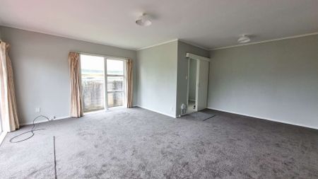 3 bedroom house with 1 bedroom - Photo 2