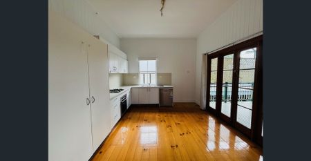 CHARMING CLAYFIELD COTTAGE - Photo 3