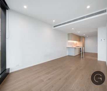 Executive Living In The Sky - Photo 2