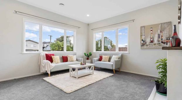 Bright and Spacious Home with Study - Photo 1