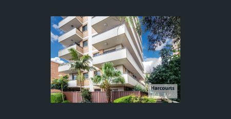 Recently Renovated & Brand New Flooring 2-Bedroom Apartment in a Prime Location! - Photo 5