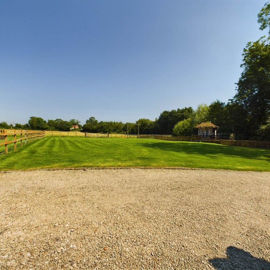 School Lane, Dinton - Photo 1