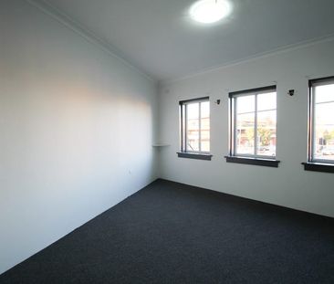 Studio with 1 bedroom & 1 bathroom - Photo 1