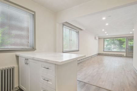 For Lease - 18 Thirty Third Street Unit# 2, Toronto, Ontario - Photo 2