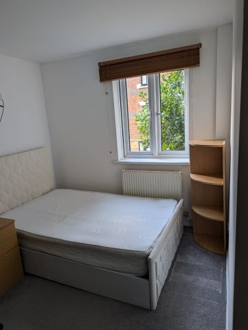 2 Bed Flat, Sunningdale Close, SE16 - Photo 2