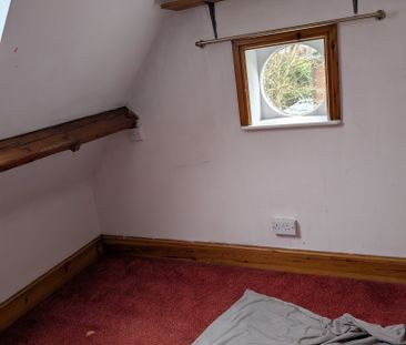 Top Floor 2 Bed Self Contained Flat To Let in Launceston - Photo 3