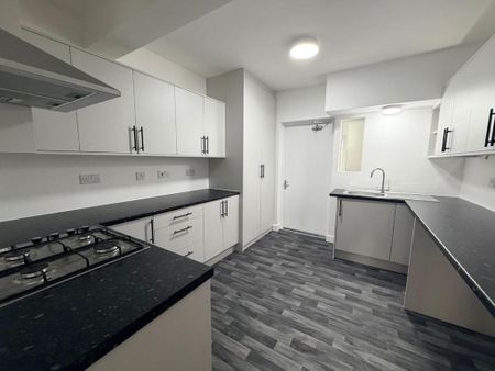 5 bedroom semi-detached house to rent - Photo 4