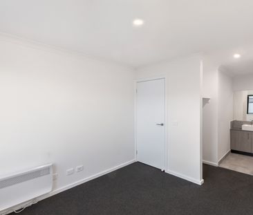 34 Cinnamon Drive, Cranbourne East VIC 3977 - Townhouse For Rent | ... - Photo 3