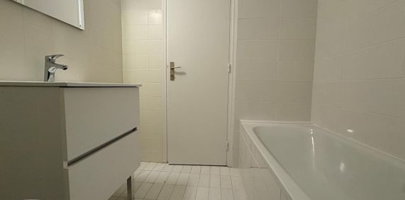 Location Appartement 1 pièce 29m² LYON 6ème - Photo 2