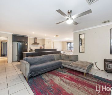 Spacious Family Home Just 300 Metres from the Beach. - Photo 4