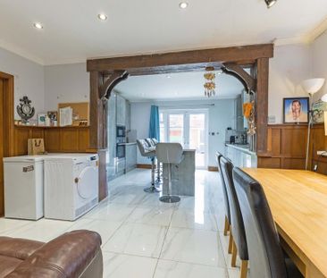 4 bedroom semi-detached house to rent - Photo 3