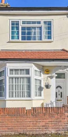 Belgrave Road, Plaistow, E13 - Photo 2