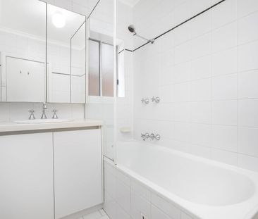 Charming One Bedroom Apartment in Prime Bellevue Hill Location - Photo 6