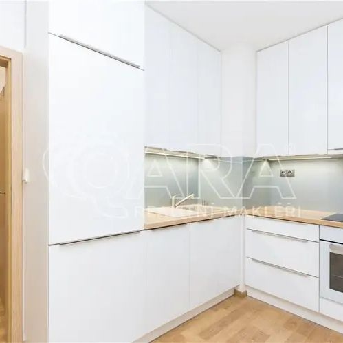 Pronájem moderního bytu 1+kk s předzahrádkou, Praha 15 Hostivař - Photo 1