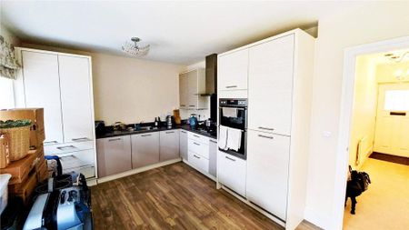 4 bedroom detached house to rent - Photo 5