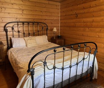 Quaint Furnished Cottage - Photo 2