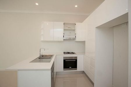 MODERN THREE BEDROOM VILLA WITH SINGLE GARAGE - Photo 5