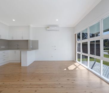 Modern Light Filled Cottage - Photo 3